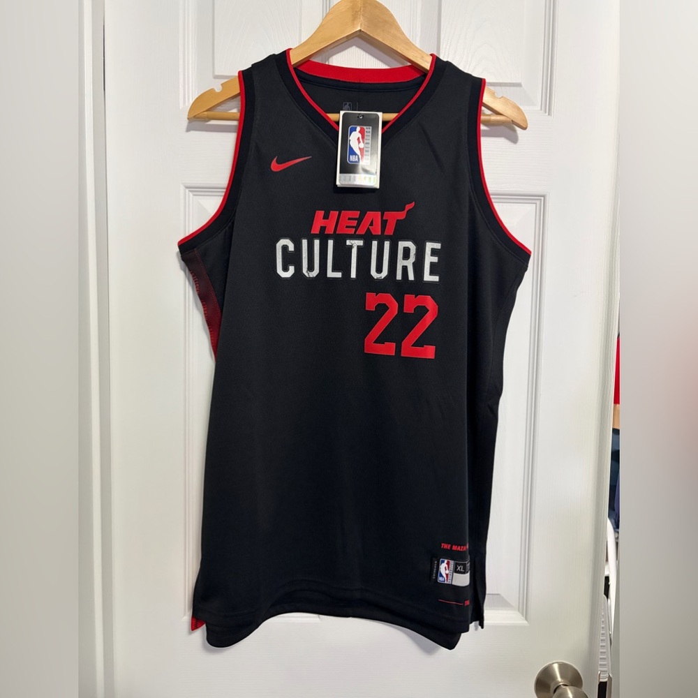 BNWT NIKE JIMMY BUTLER MIAMI HEAT JERSEY CITY EDITION YOUTH US EXTRA LARGE (XL)